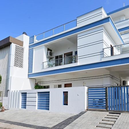 The Autumn Leaves Bhopal Bed & Breakfast Exterior foto