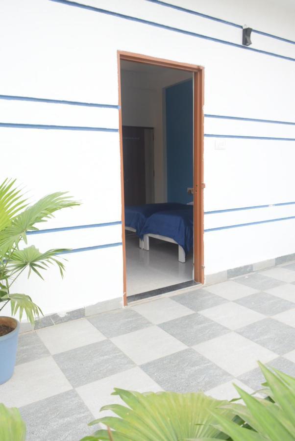 The Autumn Leaves Bhopal Bed & Breakfast Exterior foto